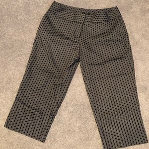 Size 6 Worthington capris